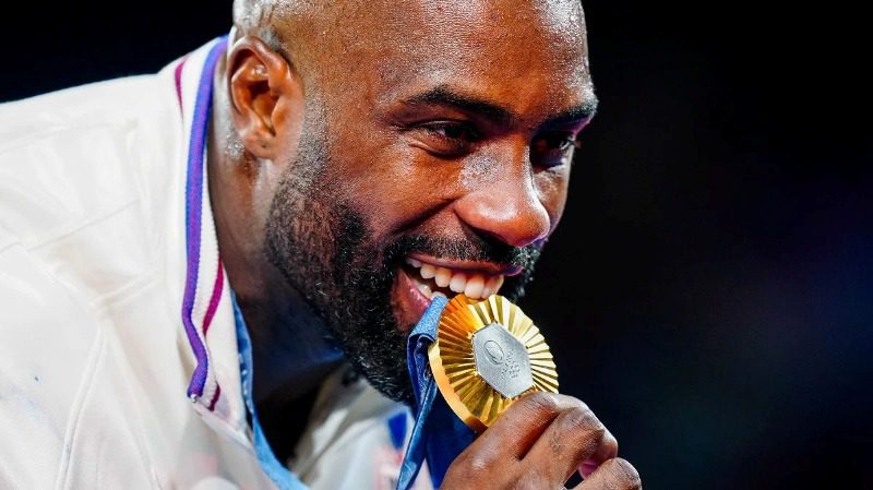 Teddy Riner décroche son troisième titre olympique et devient le judoka le plus médaillé de l’histoire