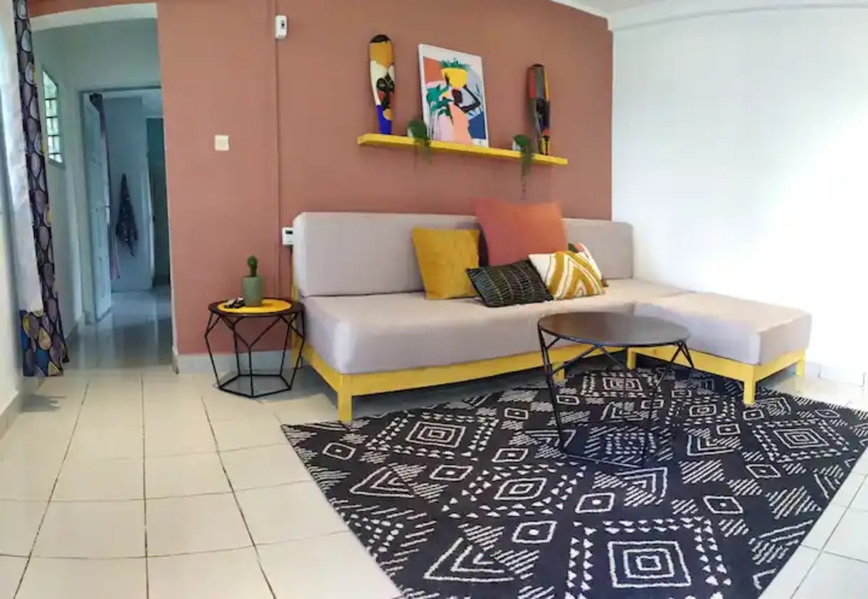 Fiscalité : le Cameroun perd 60 milliards FCFA de revenus potentiels issus des locations Airbnb et Booking, faute d’un système d’adressage optimal