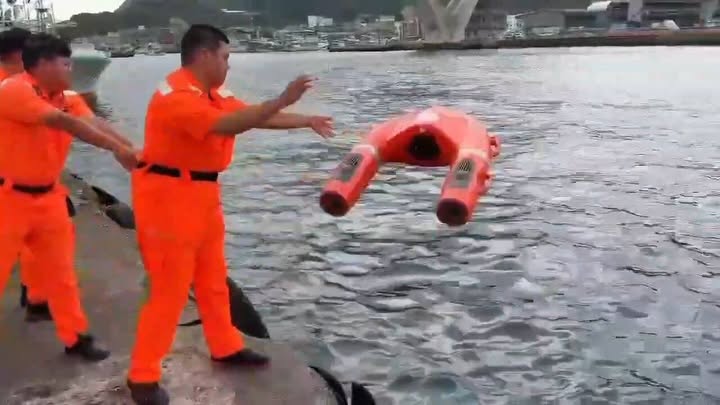 遙控救生圈又救了一個：全程沒有人游出去