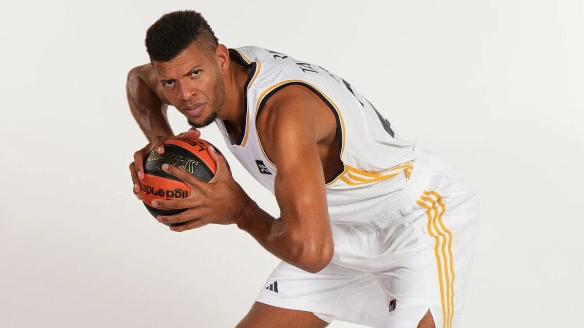 Eddy Tavares, jugador del Real Madrid de Baloncesto, 5 años más en la Liga Endesa