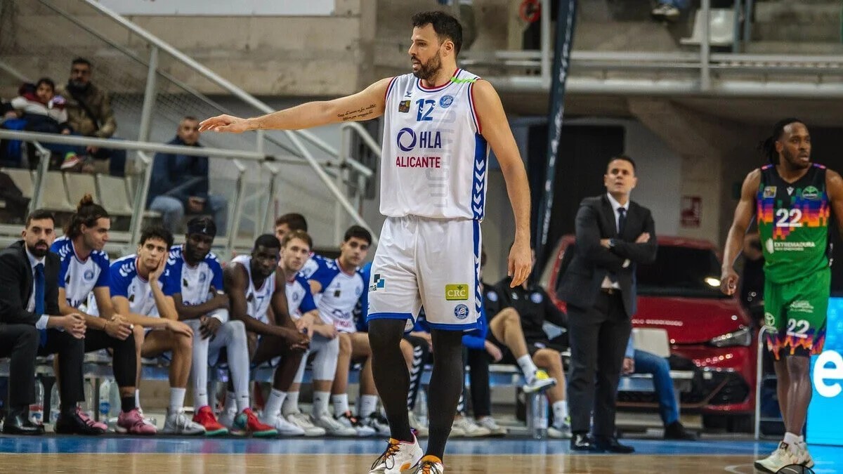 Edu Gatell, jugador de Baloncesto del Cáceres Baloncesto en Segunda FEB