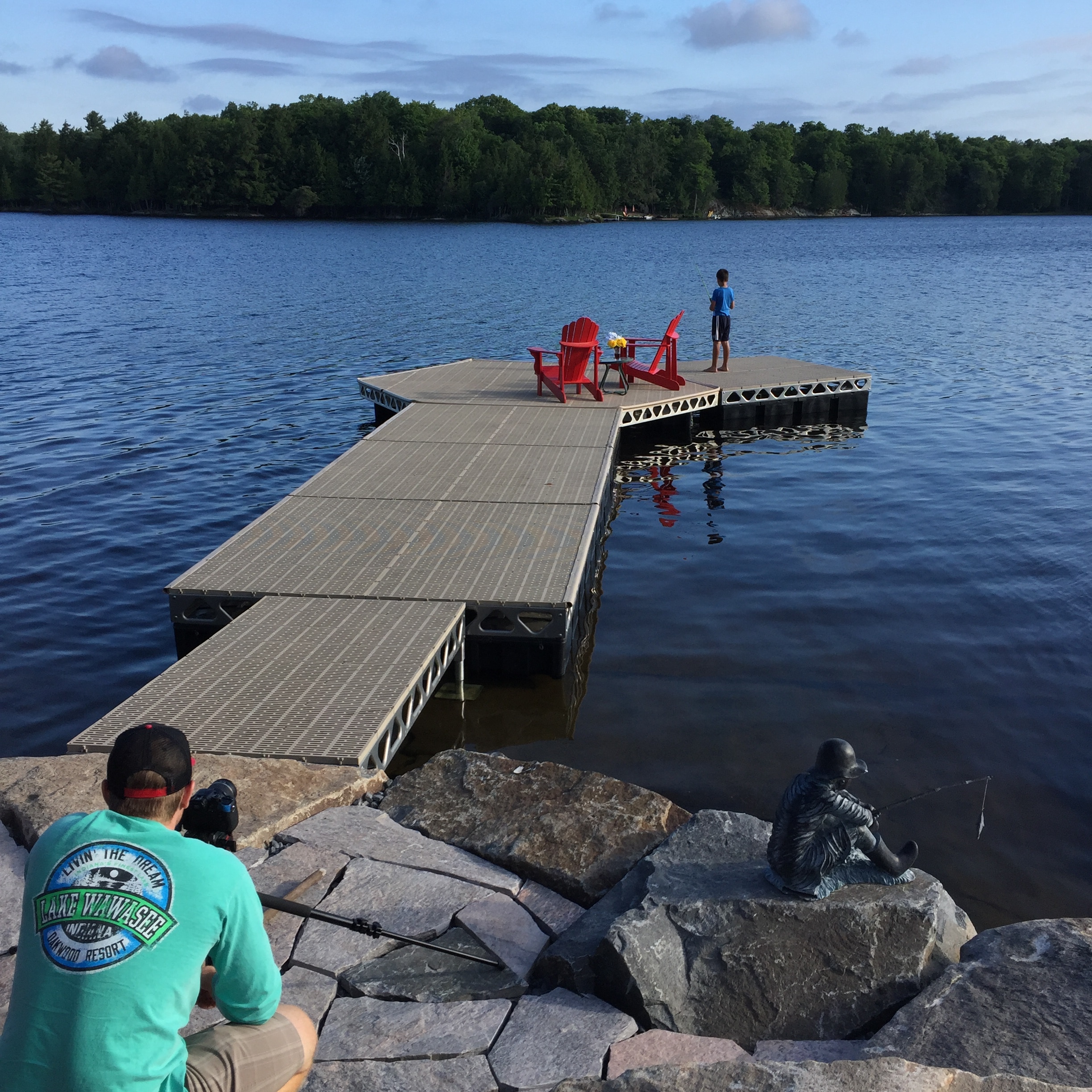 Kid fishing off a CanadaDocks floating hexagon dock
