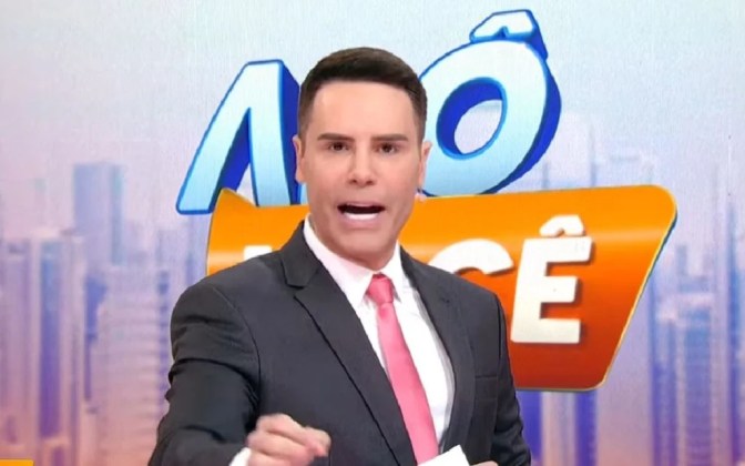 Luiz Bacci na apresentação do Alô Você no SBT (Foto: Reprodução)