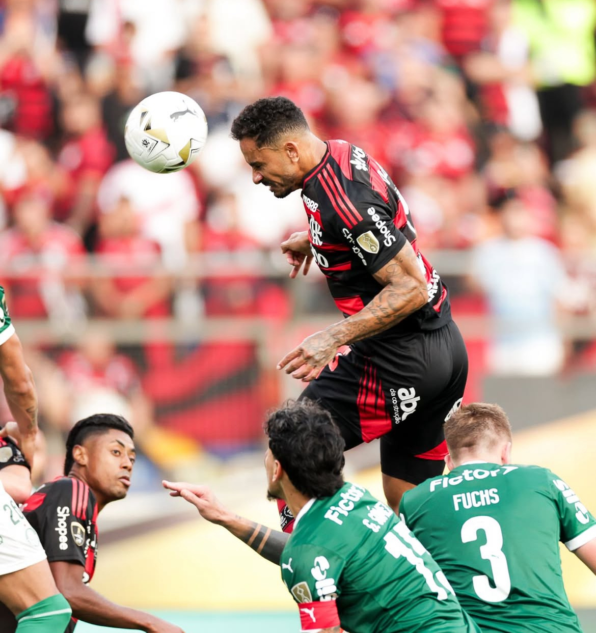 Danilo decide e Flamengo levanta o quarto título continental - Canal Na Coruja
