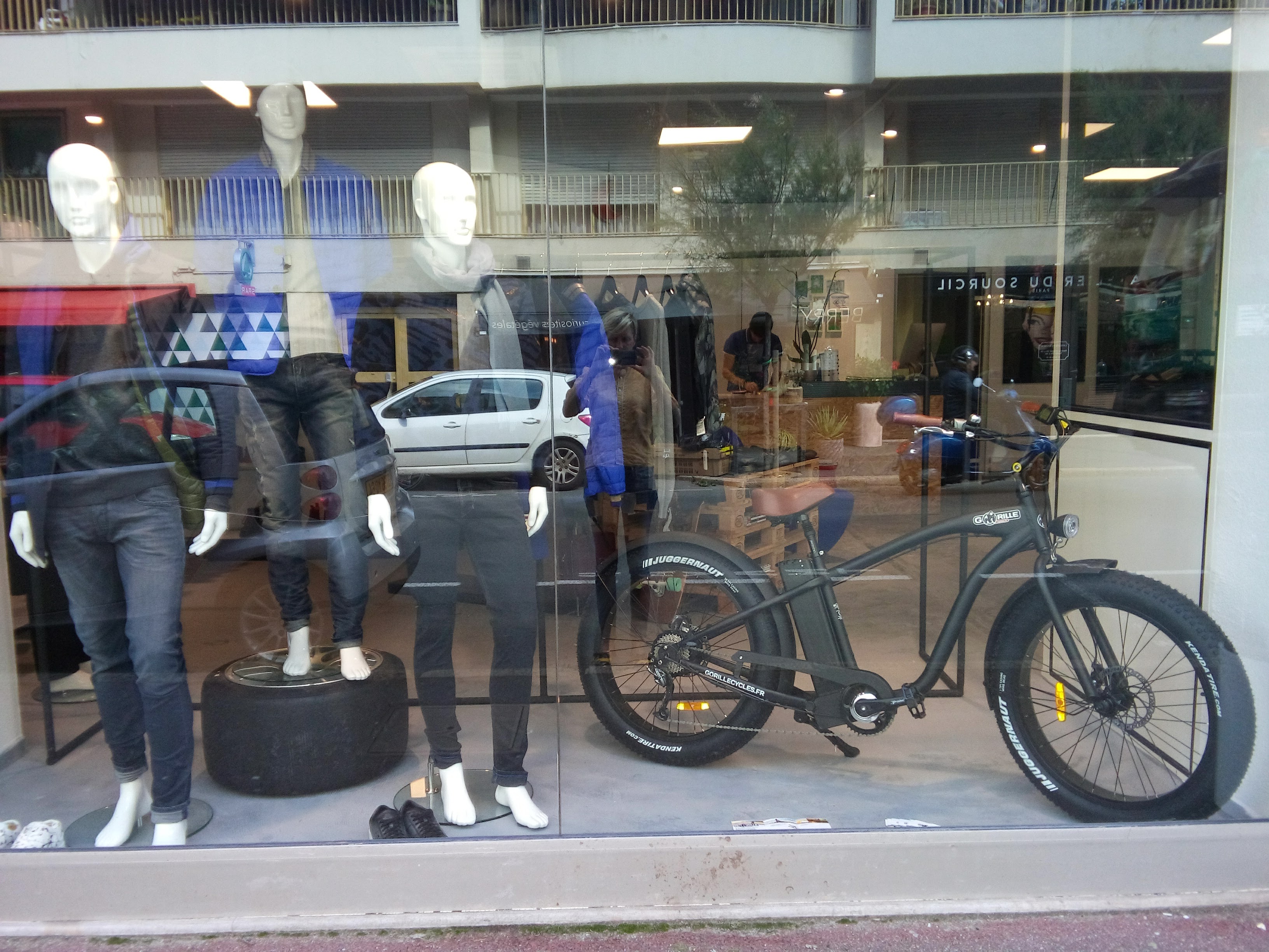 vitrines 90 degrés après