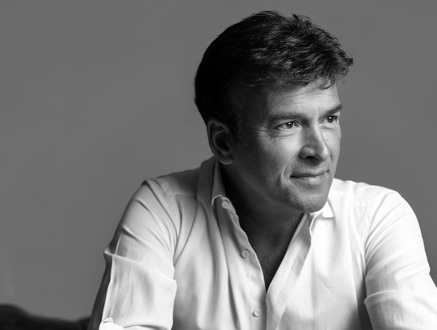 Tony Carreira visita Centro de Bem-Estar Social e realiza concerto solidário em Torres Novas