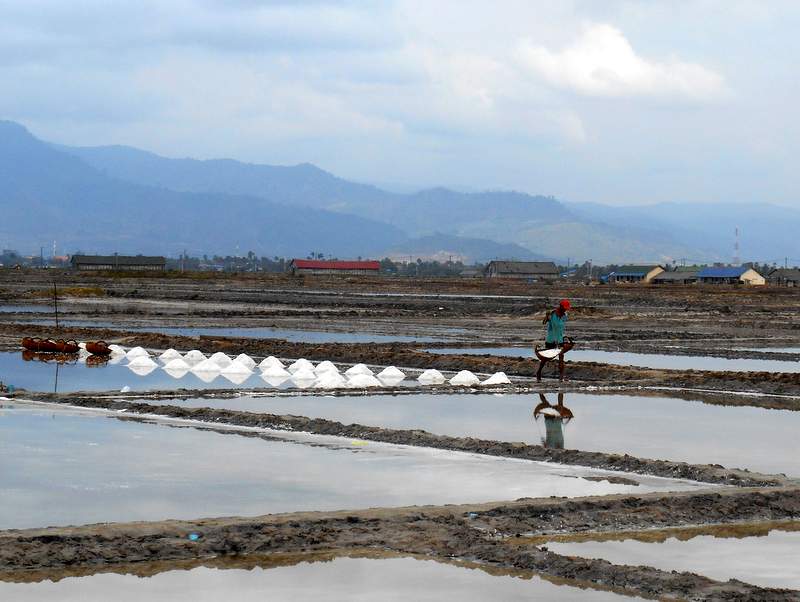 Ensuite il faut transporter le sel jusqu'à l'entrepôt