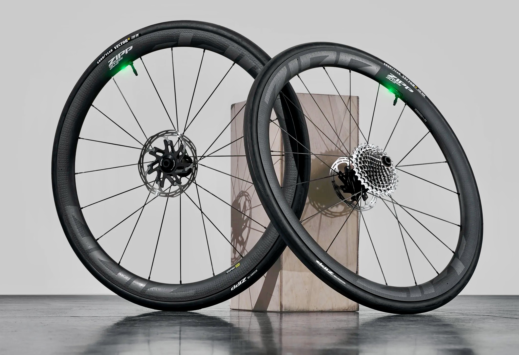 CapoVelo.com - Zipp Spins Up New 303 SW and 353 NSW Wheelsets with