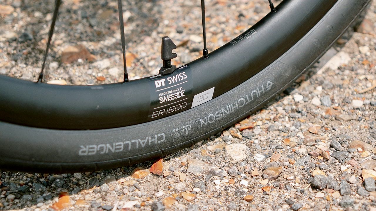 CapoVelo.com - Hutchinson Introduces Wider Caracal Race and