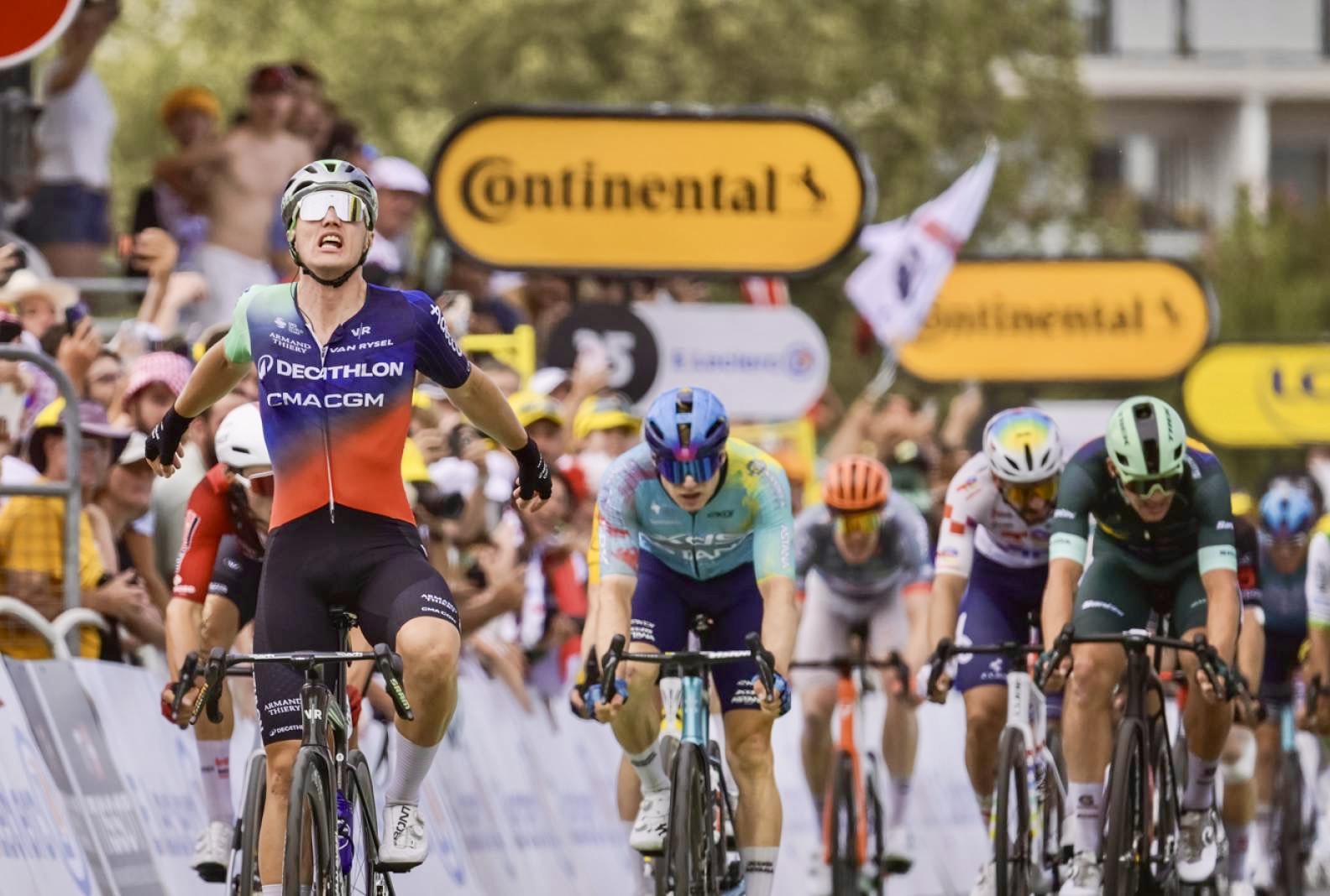 CapoVelo.com - Rapha Partners with Zwift on 