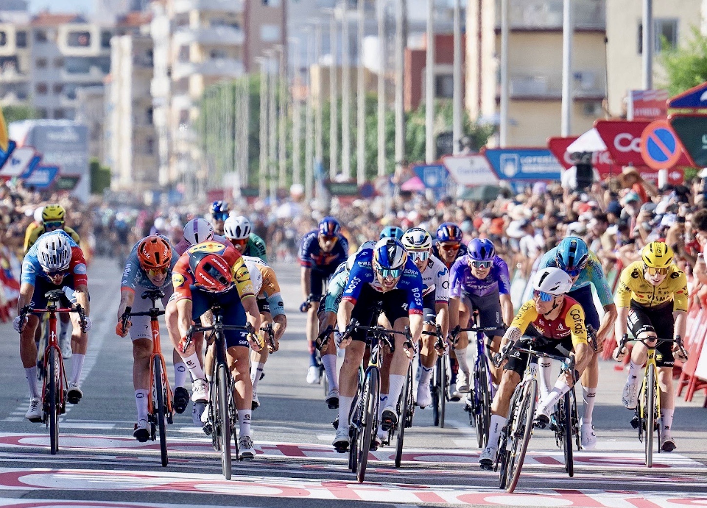 CapoVelo.com - Paul Smith Designs Dubai Tour Jerseys