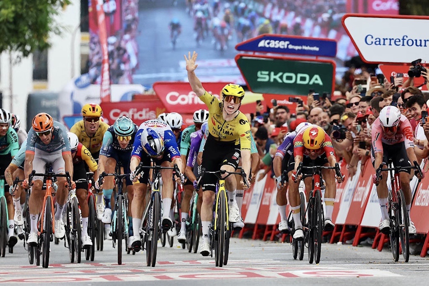 CapoVelo.com - Paul Smith Designs Dubai Tour Jerseys