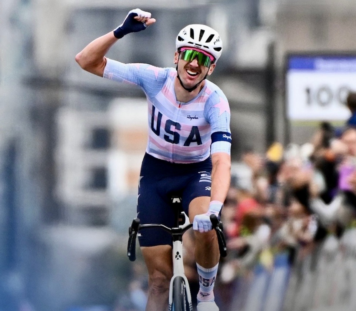 CapoVelo.com - Paul Smith Designs Dubai Tour Jerseys