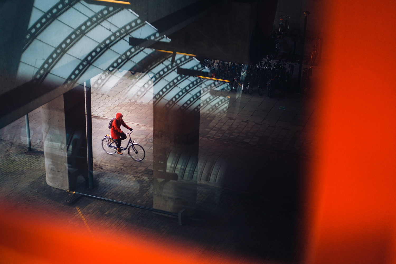 Biker in Red, AmsterdamFotograaf Bas Hordijk (RAI station - March 2018)