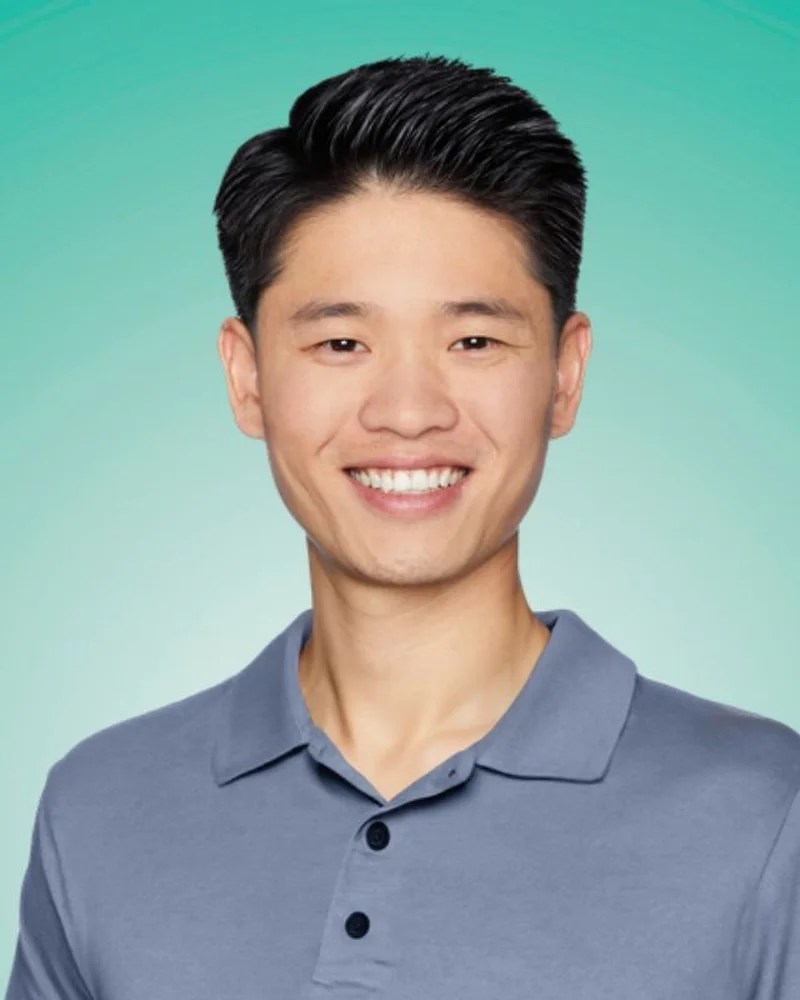 Best Headshot Poses A Visual Guide For Every Style 2026 P2 05 Male Creative Casual.webp