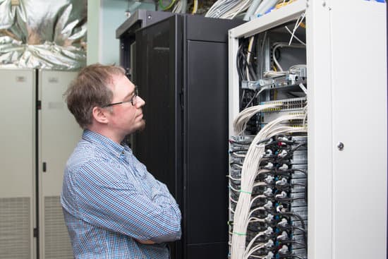 How much revenue does a data center make?