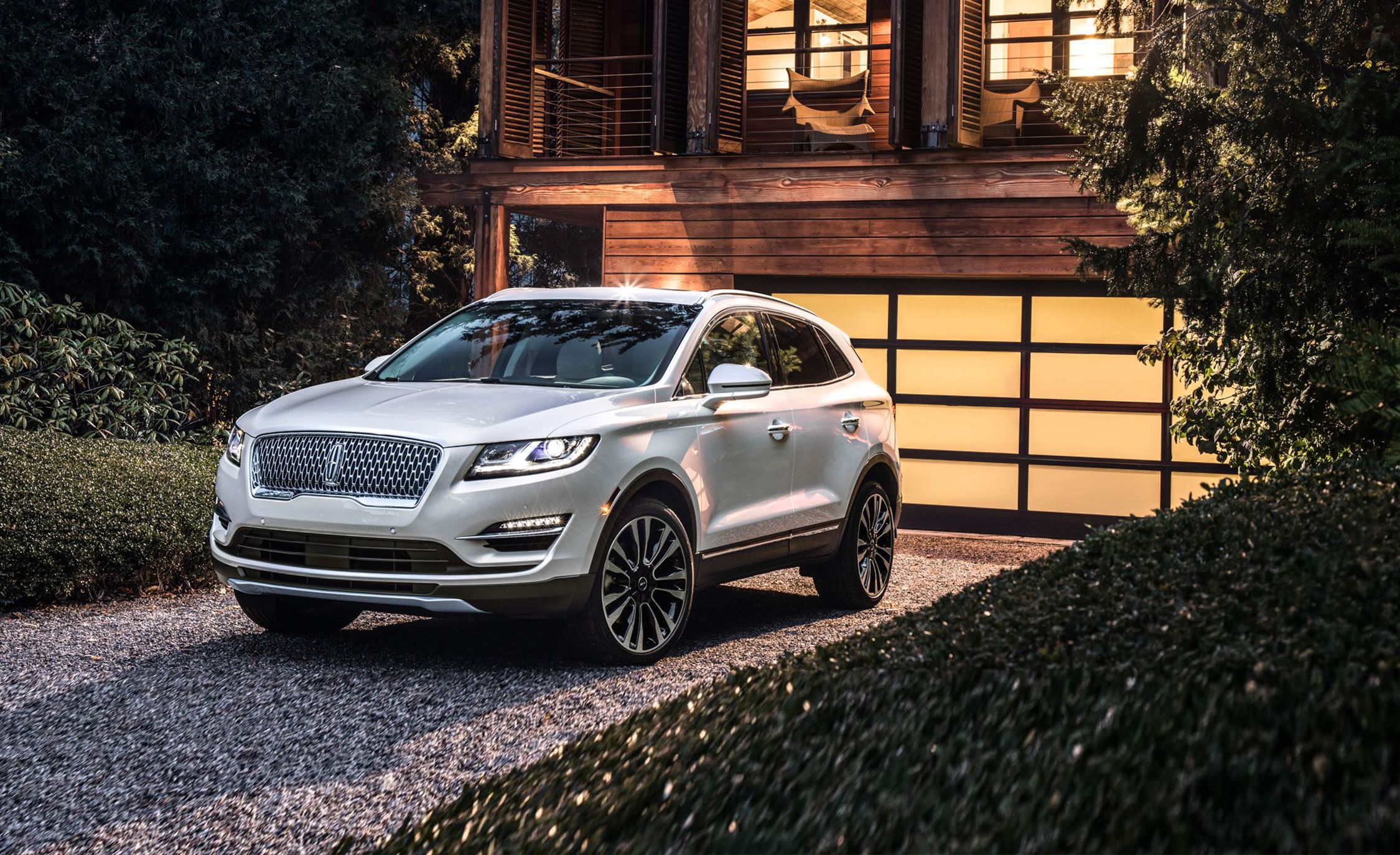 What makes lincoln suvs truly stand out