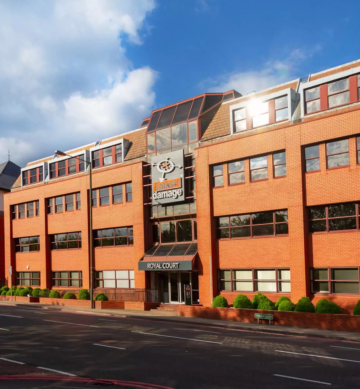 Splash Damage - Premium Geometric Picture Gallery - Ultra HD