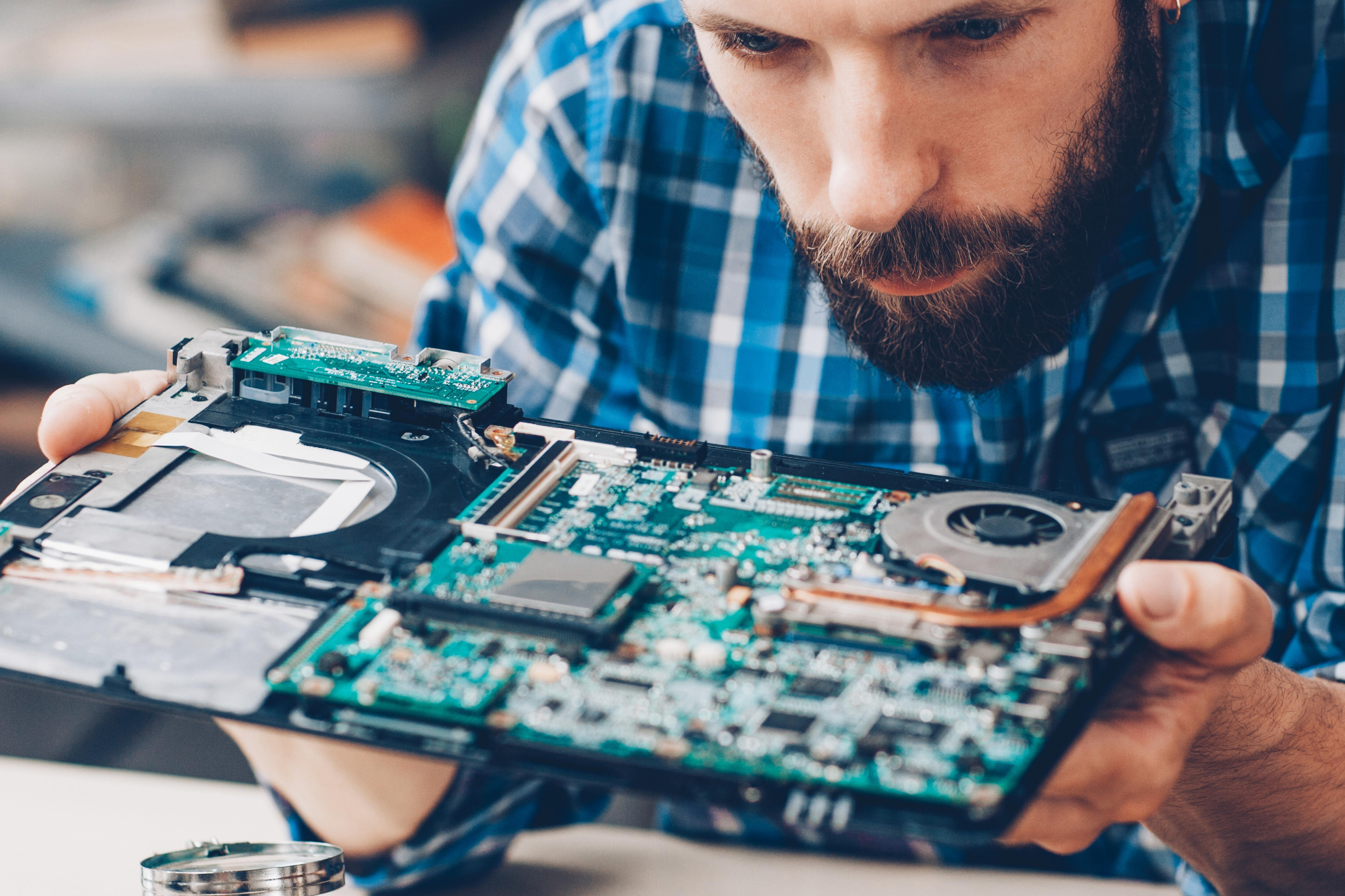 hardware-engineer-careers-in-electronics