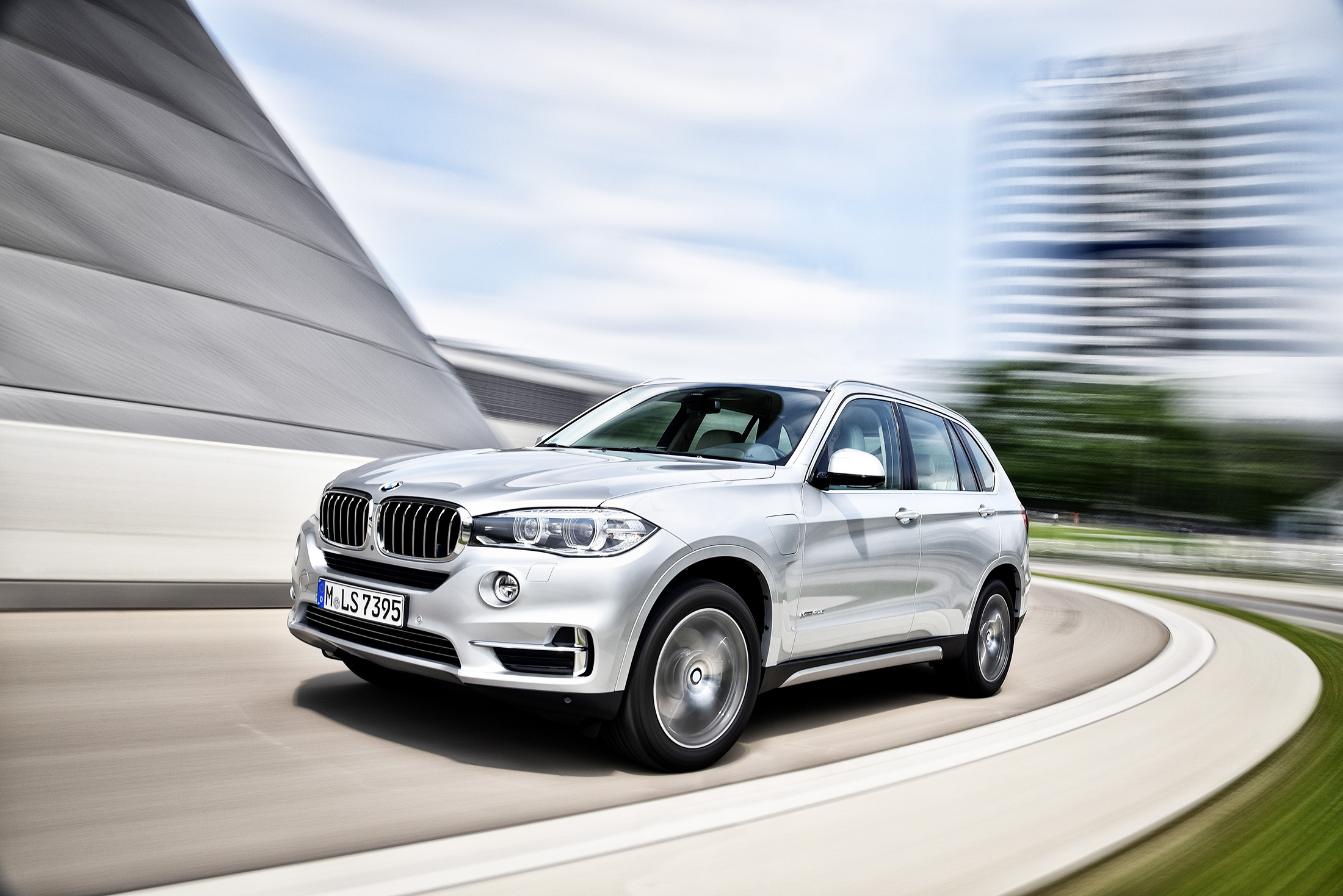 Bmw electrifies the x5