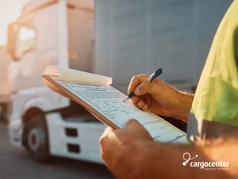 Documentação Necessária para o Transporte de Cargas Aéreas e Rodoviárias