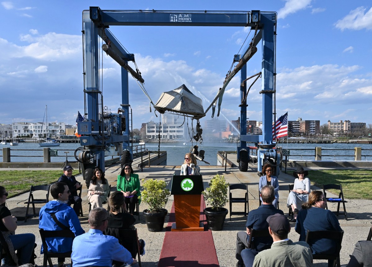 NYC Parks launches new office on Jamaica Bay to keep city waterway safe from derelict vessels – QNS