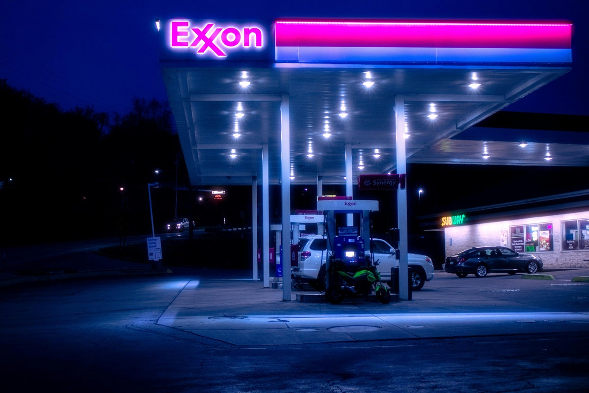 ExxonMobil Trading Staff Opposes London Relocation Plan