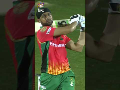 Shoaib Malik sends one to the roof of Sabina Park 😱🇵🇰🇬🇾