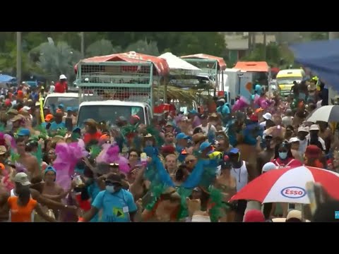 Spectators not to enter bands without permission