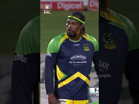 Chris Gayle and Andre Russell are furious with the umpire 🤬 Was Umar Akmal out?