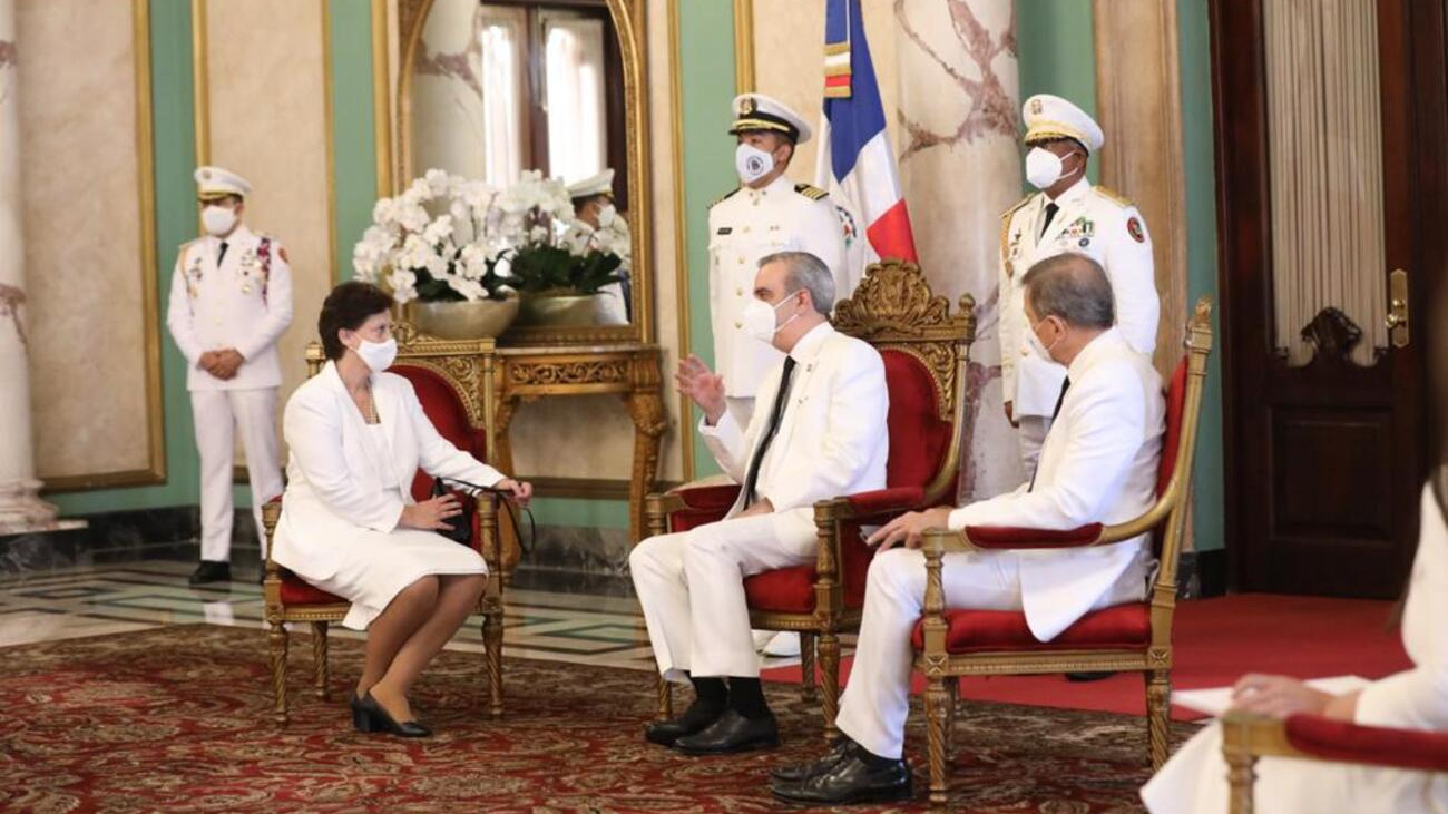 Presentan credenciales en República Dominicana seis nuevos embajadores