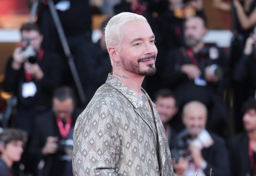 J Balvin brill&oacute; en la alfombra roja del Festival Internacional de Cine de Venecia