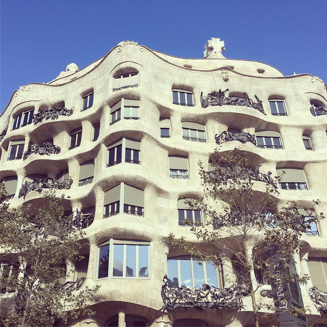 Wavy building