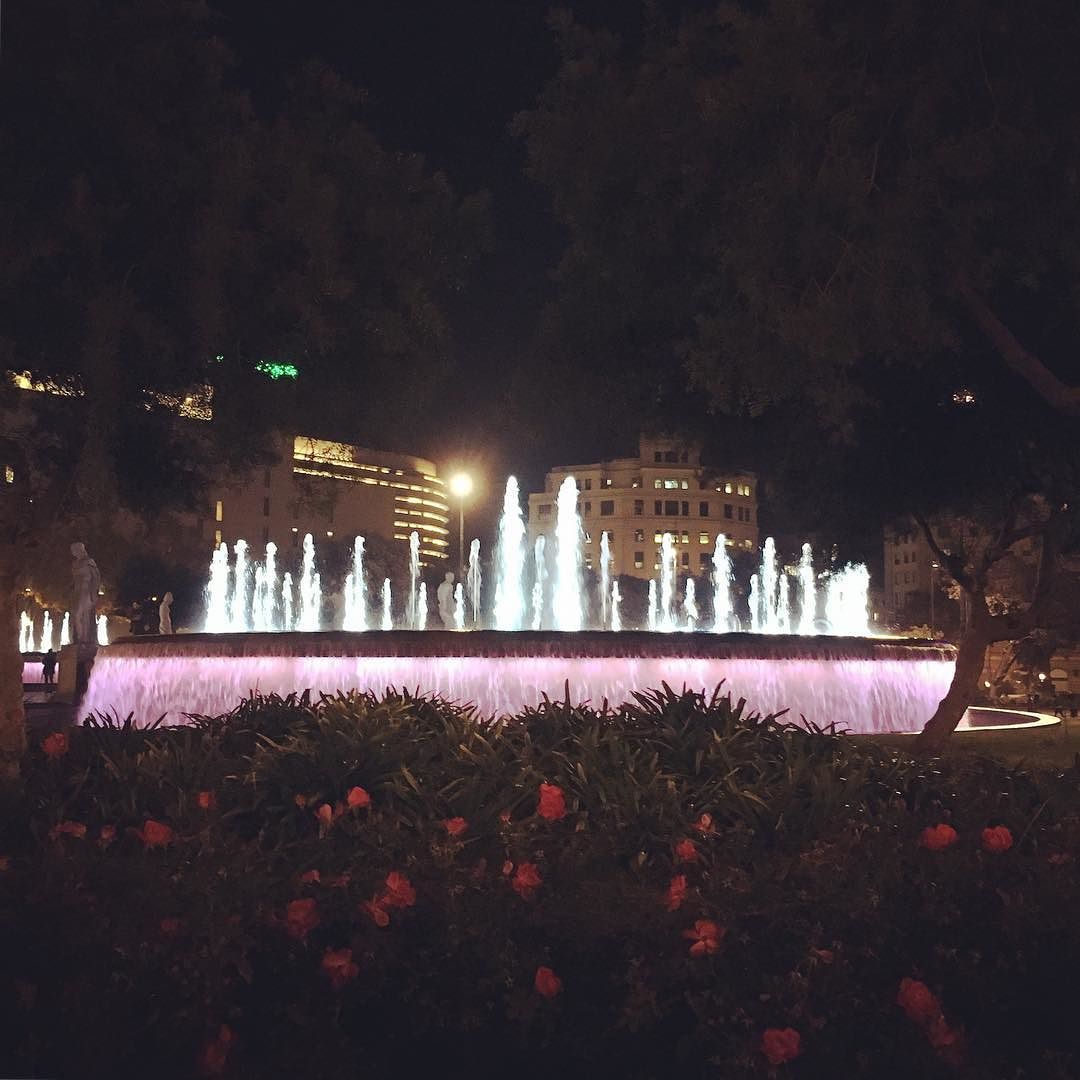 Catalonia Sq. at night