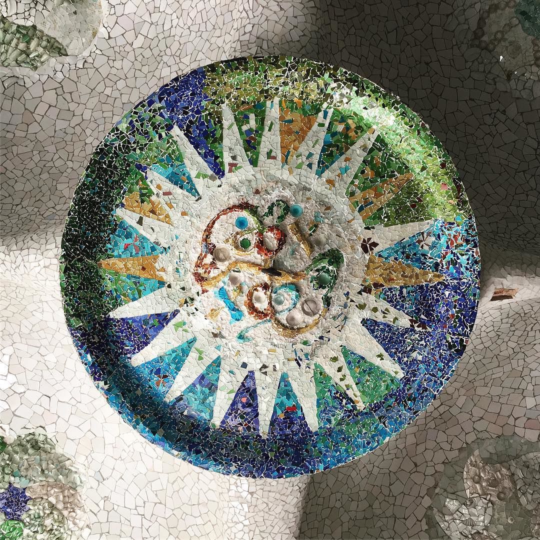 gaudi_knows_how_to_make_a_ceiling_interesting