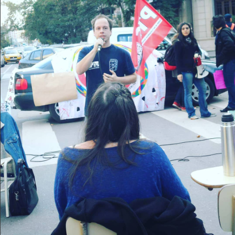 Guillermo en acto público, discurso en la plaza