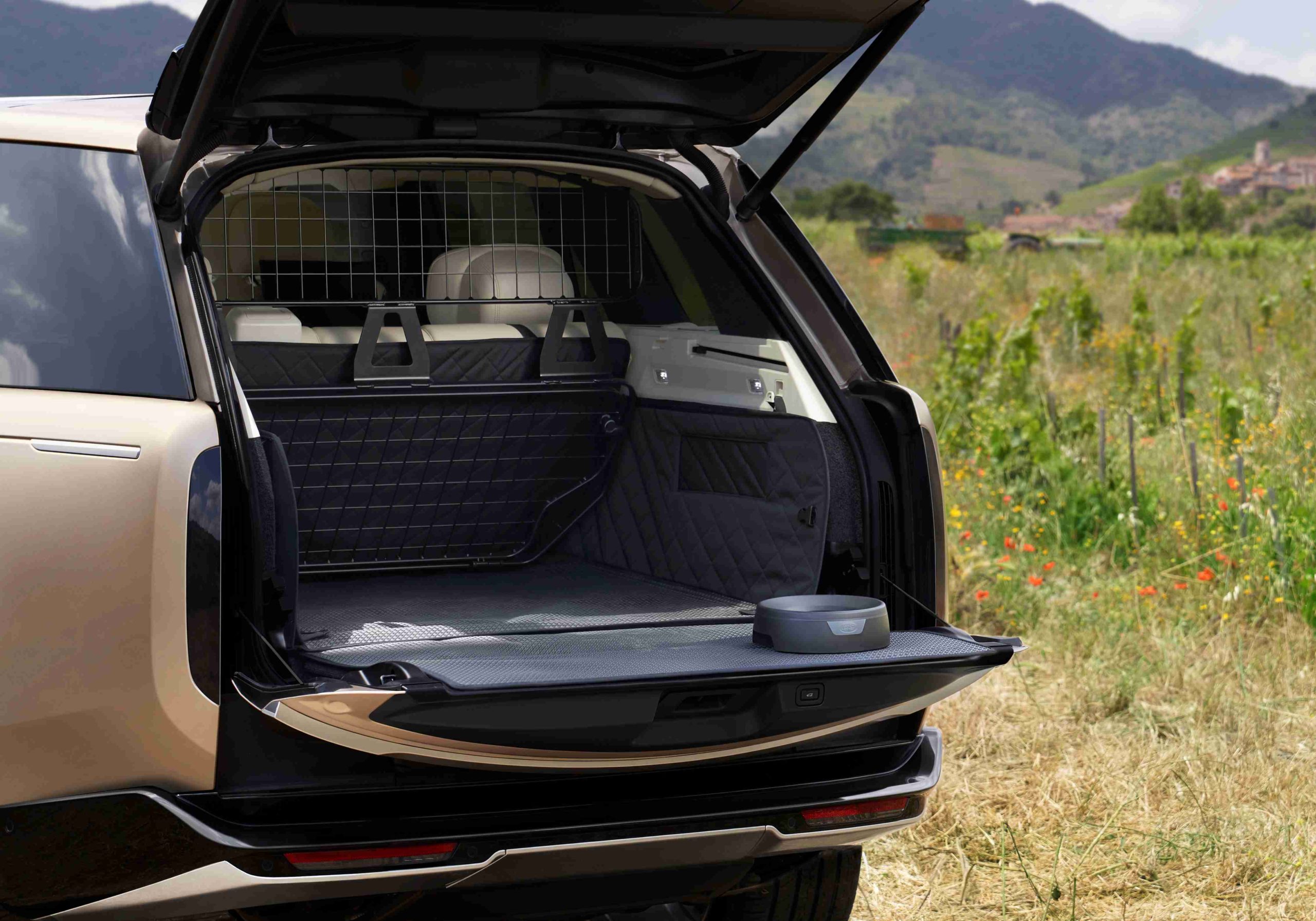 Der range rover (2021) ist mit mindestens 121.200 euro (stand: Land Rover Range Rover 2021 Preise Technische Daten Und Verkaufsstart Carwow De