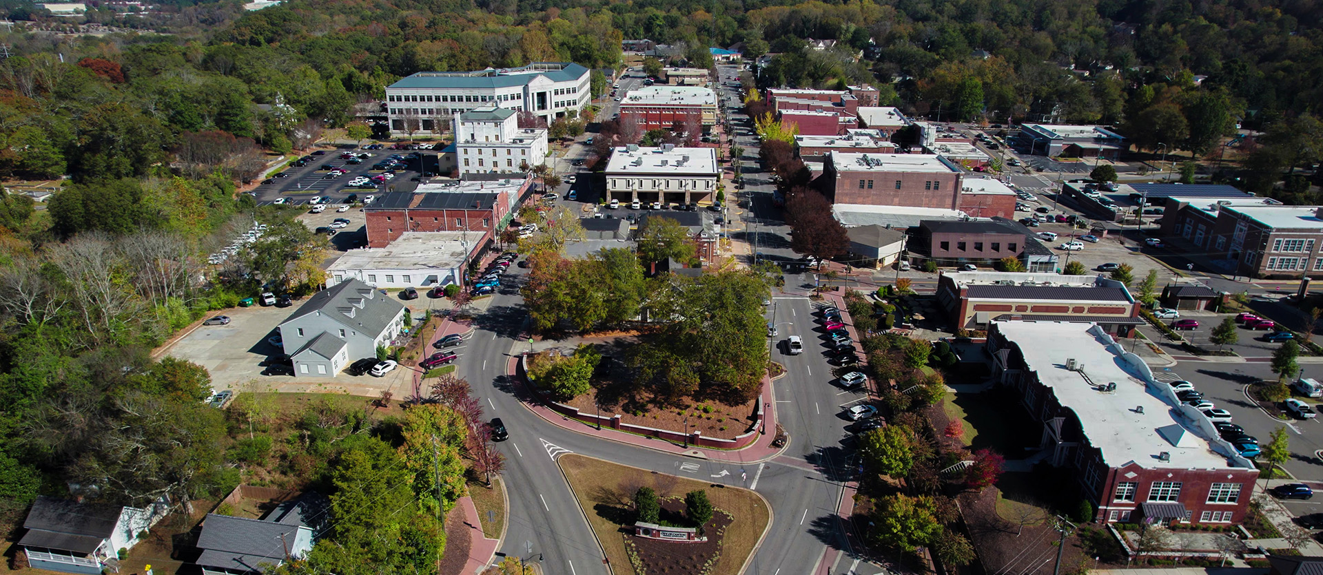 Canton, Georgia streetscape and local housing area for home buyers