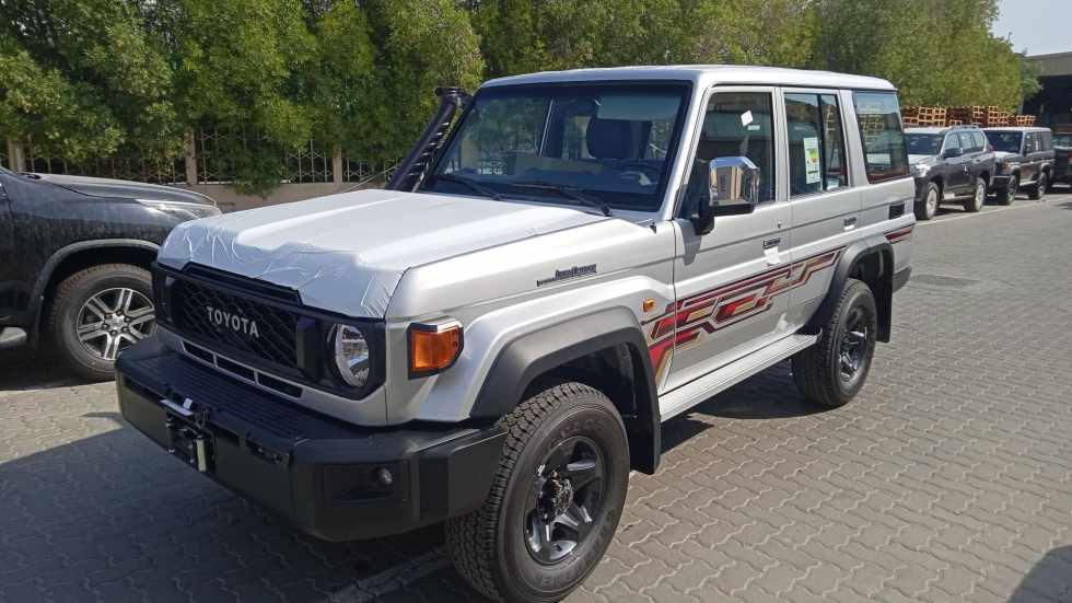 Toyota land cruiser 76 2024 тёмно-серый. Toyota land cruiser 76. Land cruiser 76 2024. Toyota land cruiser hzj 71. Toyota land cruiser 78.