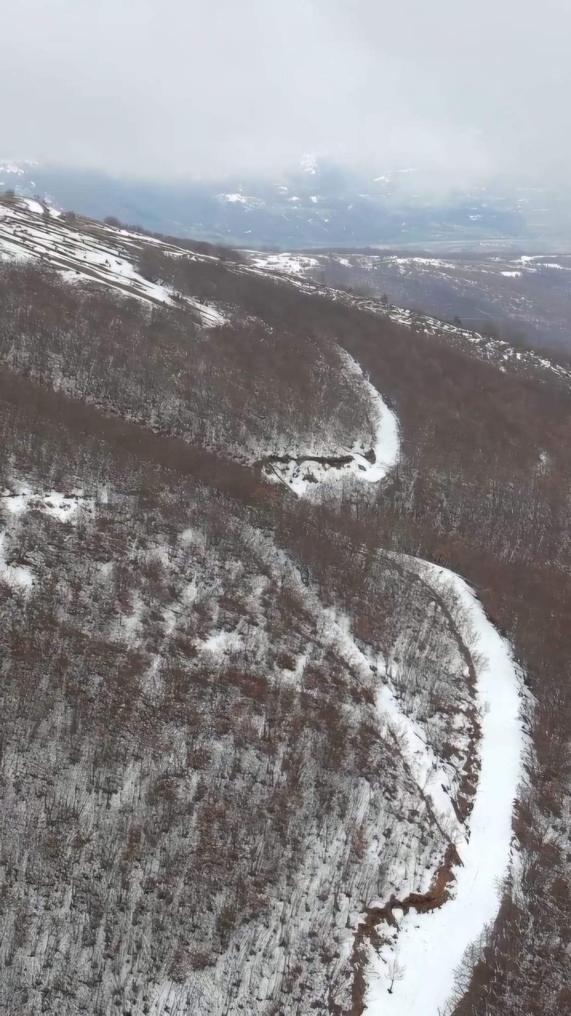 pennino umbria innevato vista dall'alto