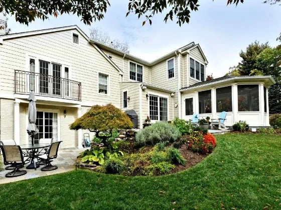 The Complete Homeowner’s Guide to Custom Home Remodeling 1 The Complete Homeowner’s Guide to Custom Home Remodeling