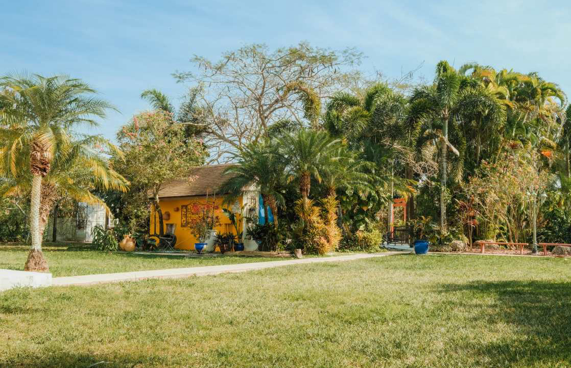 Huge Land Lagoon Cottage