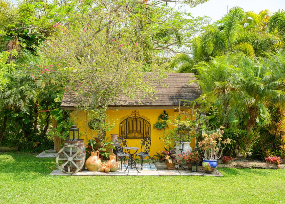Huge Land Lagoon Cottage