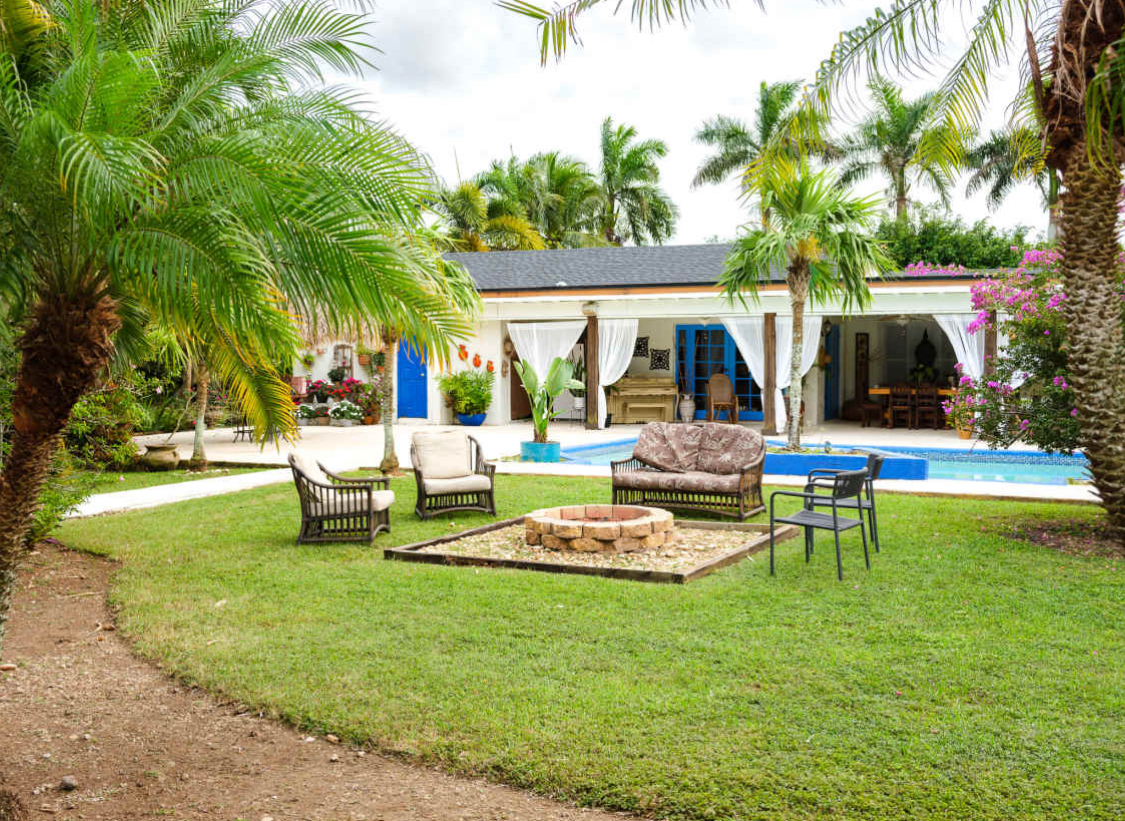 Huge Land Lagoon Cottage