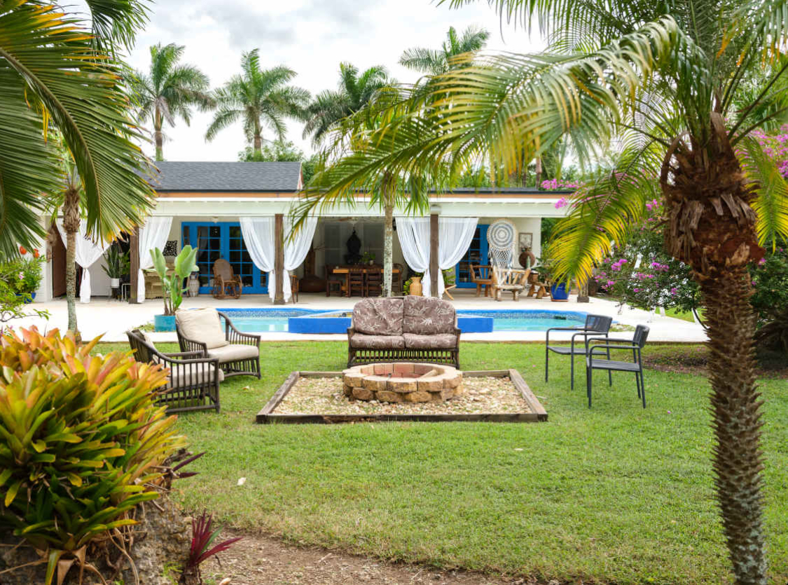 Huge Land Lagoon Cottage