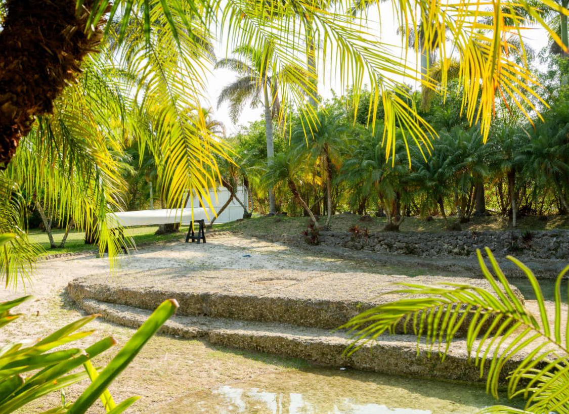 Huge Land Lagoon Cottage