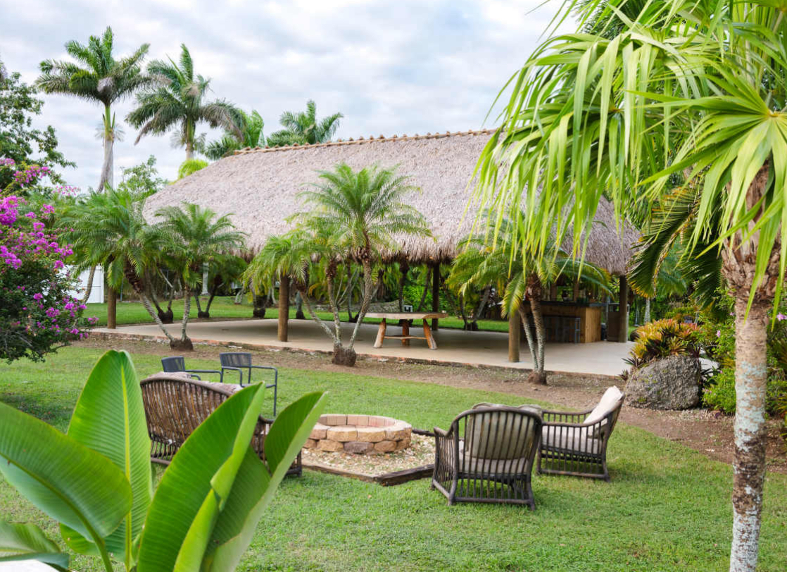 Huge Land Lagoon Cottage
