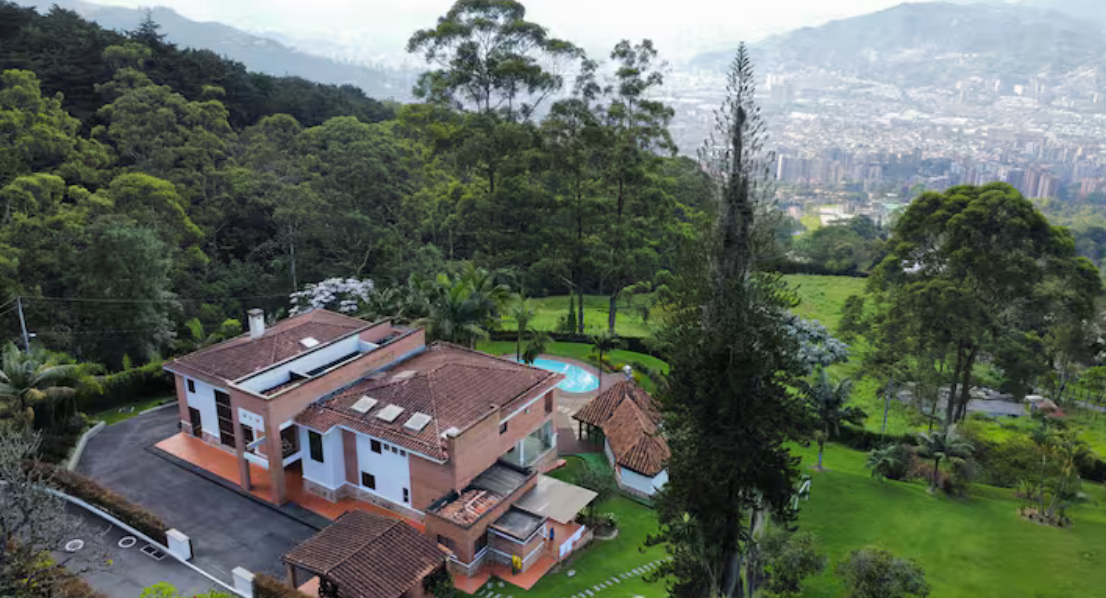 Medellín City View Home