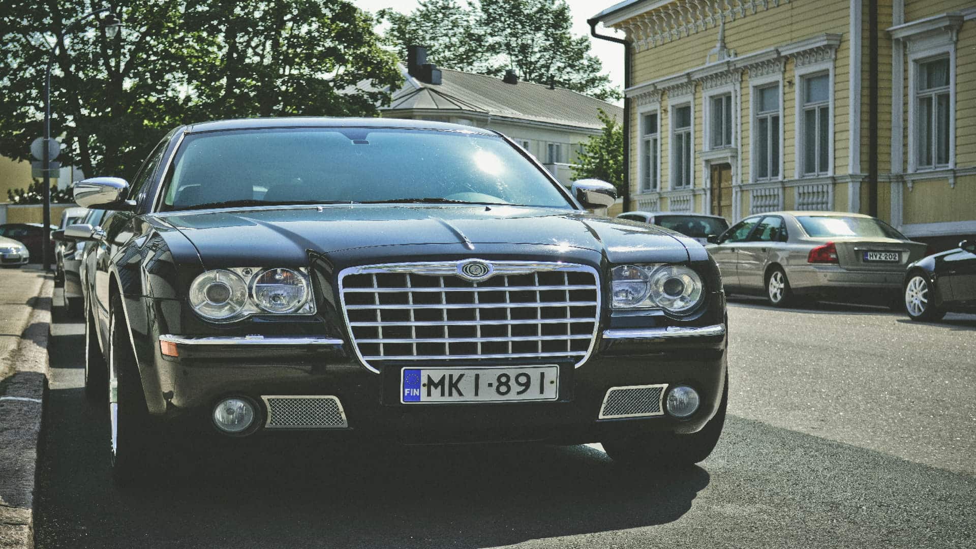 Front view of Chrysler 300 suitable for catalytic converter quote Catman website