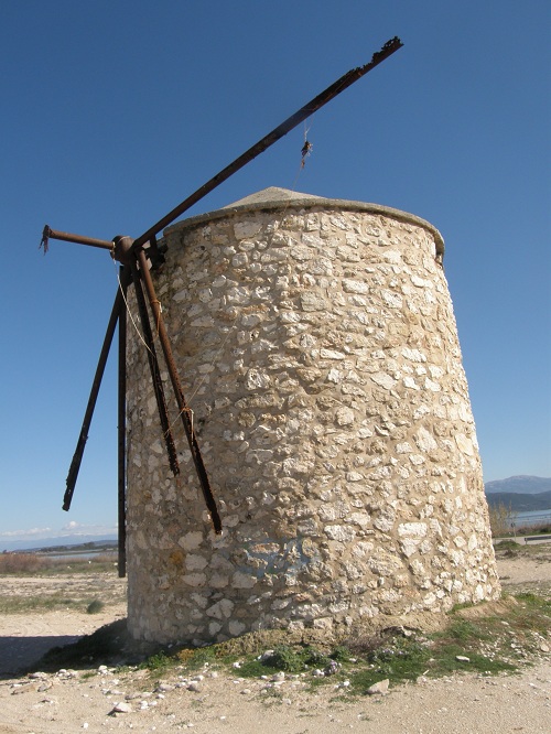 Moară de vânt abandonată în laguna Lefkadei